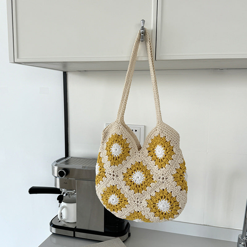 Elegant Flower Woven Women's Shoulder Bag